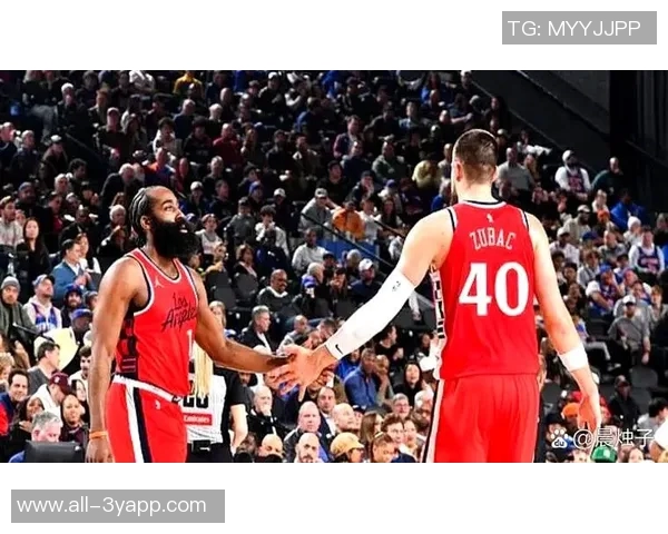 克莱状态回暖三分球表现出色11投5中贡献14分1篮板 克莱状态回暖三分球表现出色11投5中贡献14分1篮板